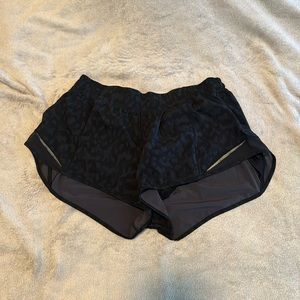 Lululemon Hotty Hot Low rise shorts size 6